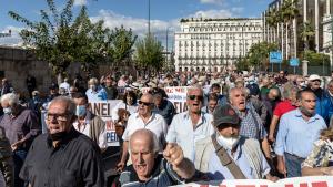Συγκέντρωση και πορεία διαμαρτυρίας των συνταξιούχων στο κέντρο της Αθήνας