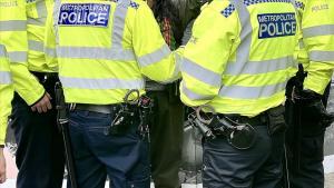 Отчет: «Лондон полиция күчтөрү расист жана мизогинист»