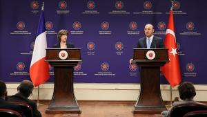 وزیران خارجه ترکیه و فرانسه تلفنی گفت‌وگو کردند
