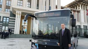 ترکی کی پہلی بجلی سے چلنے والی بلا ڈرائیور بس