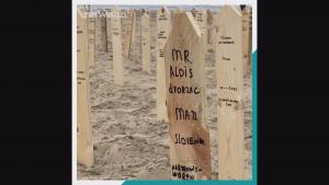 مہاجرین کی یاد میں  عالمی یومِ مہاجرین کے موقع پرعلامتی لحد کتبے