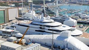 Italia, Congelato lo yacht di lusso ormeggiato a Marina di Carrara