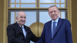 Претседателот Ердоган го пречека алжирскиот претседател Тебун во Анкара со официјална церемонија