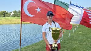 Succes remarcabil în golf: Deniz Sapmaz câștigă turneul Dubai Desert Classic pentru juniori