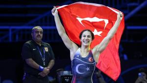 La luchadora turca Buse Tosun Çavuşoğlu se convierte en campeóna mundial