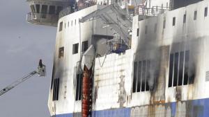 意大利兰驶往西西里岛的一渡轮发生火灾