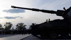 Leopard tanklarınıñ Ukrainağa barıp citüe alğa sörelä