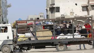 Százezrek hagyják el Rafahot az izraeli támadások miatt