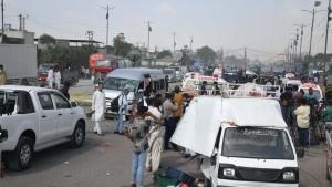 حمله انتحاری به یک مینی‌بوس در پاکستان