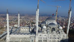 Turkiyaning eng yirik masjidi "Buyuk Chamlija  jome-masjidi"ning  rasmiy ochilishi