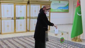 تۆرکمنیستان دا یک‌شنبه گۆنی سایلاو بار