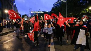 Susținătorii lui Erdogan au sărbătorit în difertite țări victoria lui în alegeri