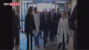 El primer ministro Binali Yıldırım visita los heridos del ataque terrorista perpetrado en Estambul