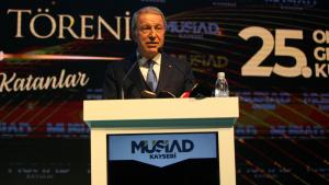 مسلمانوں کے مذہبی جذبات مجروح  ہو رہے ہیں مگر ترکیہ کے سوا دیگر دوست ممالک خاموش ہیں:وزیر دفاع