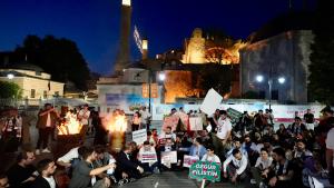 استنبول کے آیا صوفیہ اسکوائر میں "Say Stop"کے  نعرے سےاسرائیل مخالف احتجاجی مظاہرہ