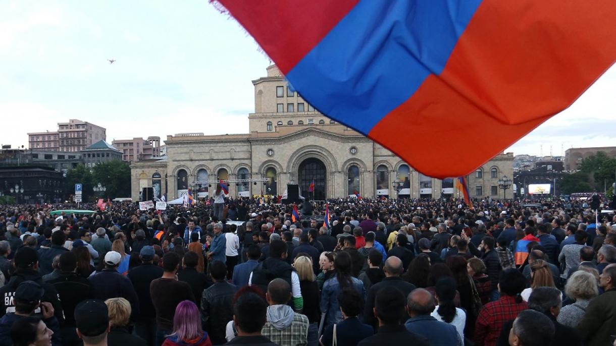 ارمنستان ساوونما باخانی استعفا ائتدی