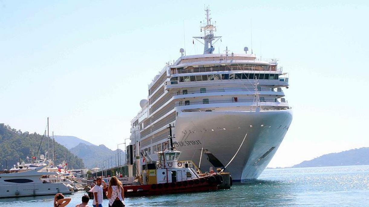 420 turistával Antalyába érkezett a Silver Spirit luxushajó
