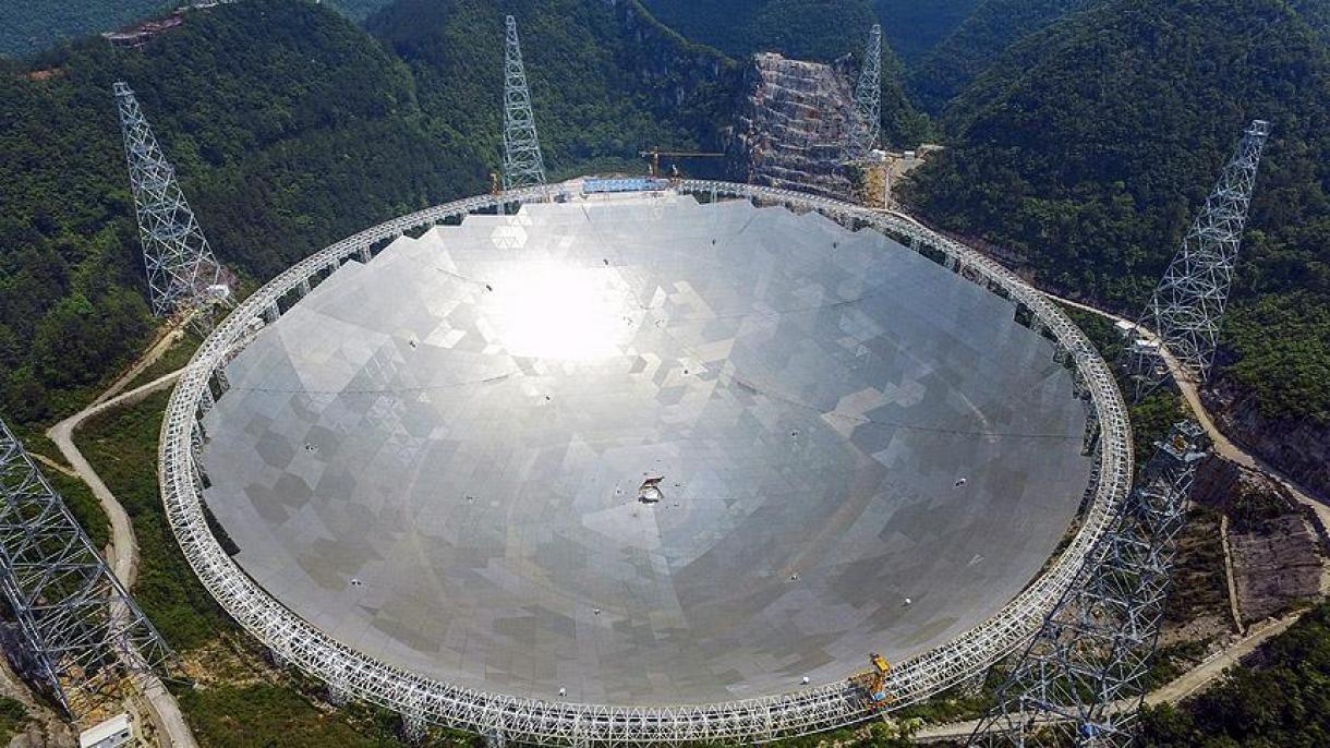 中国启用世界最大单口径射电望远镜