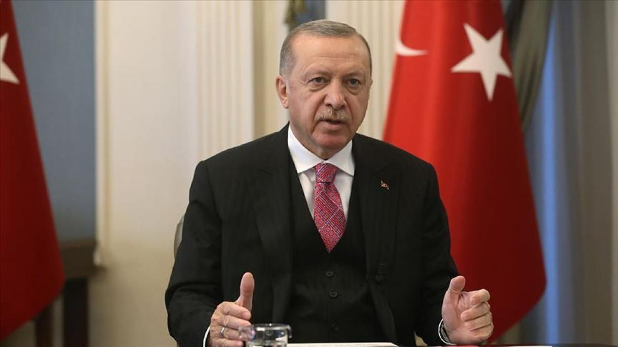 Президент Р. Т. Эрдоган "Критер" журналына маек берди