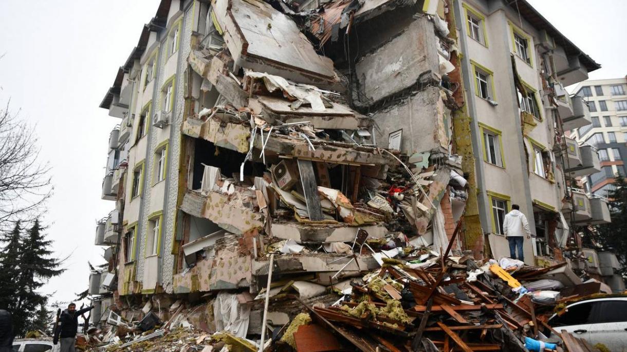 Asciende la cifra de víctimas mortales tras doble terremoto en Türkiye
