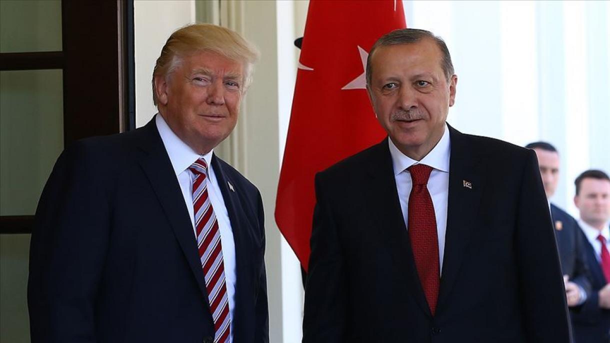 A kétoldalú kapcsolatokról tárgyalt Erdoğan és Trump