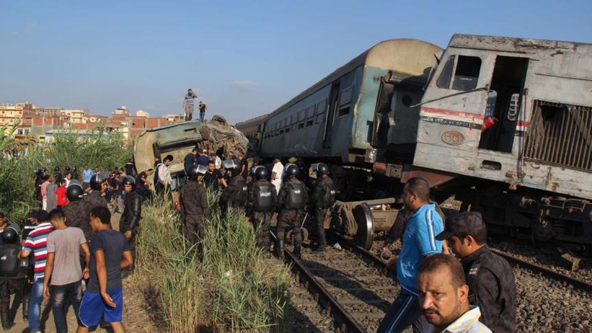 Sube a 49 el número de muertos en el choque de trenes en Egipto