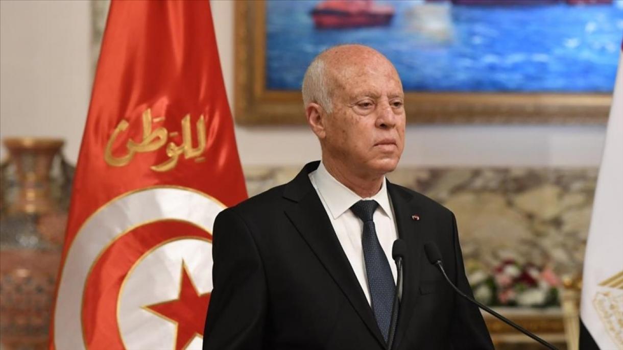 Тунисте демократиялык процесс токтотулду