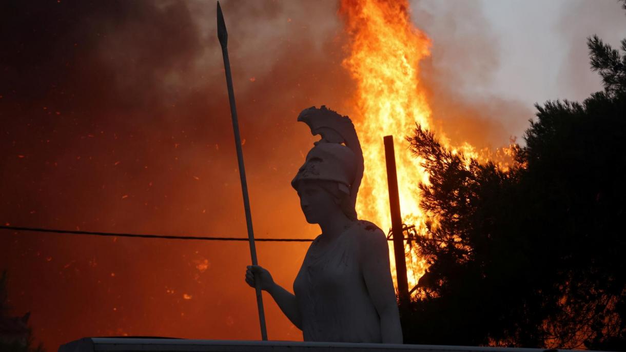 یونان بھی جنگلات کی آگ کے خلاف نبردِ آزما