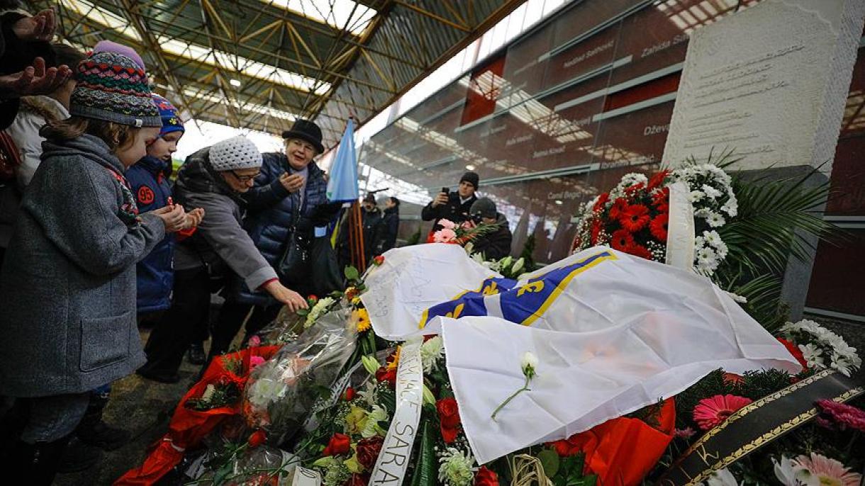 Sarajevo lembra as vítimas do massacre do Mercado Markale