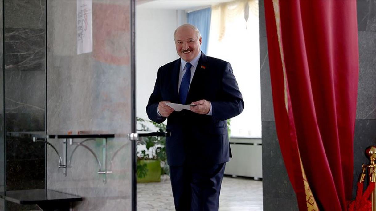 Lukasenko vezet az elnökválasztáson