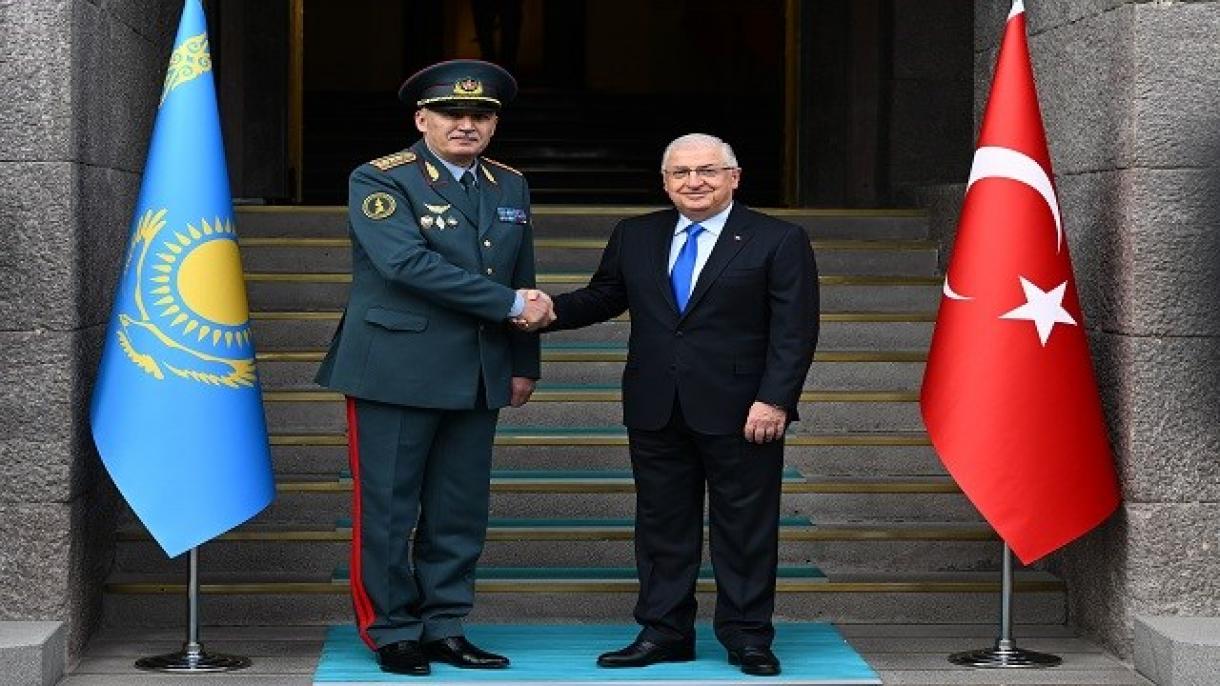 Гюлер се срещна с министъра на отбраната на Казахстан