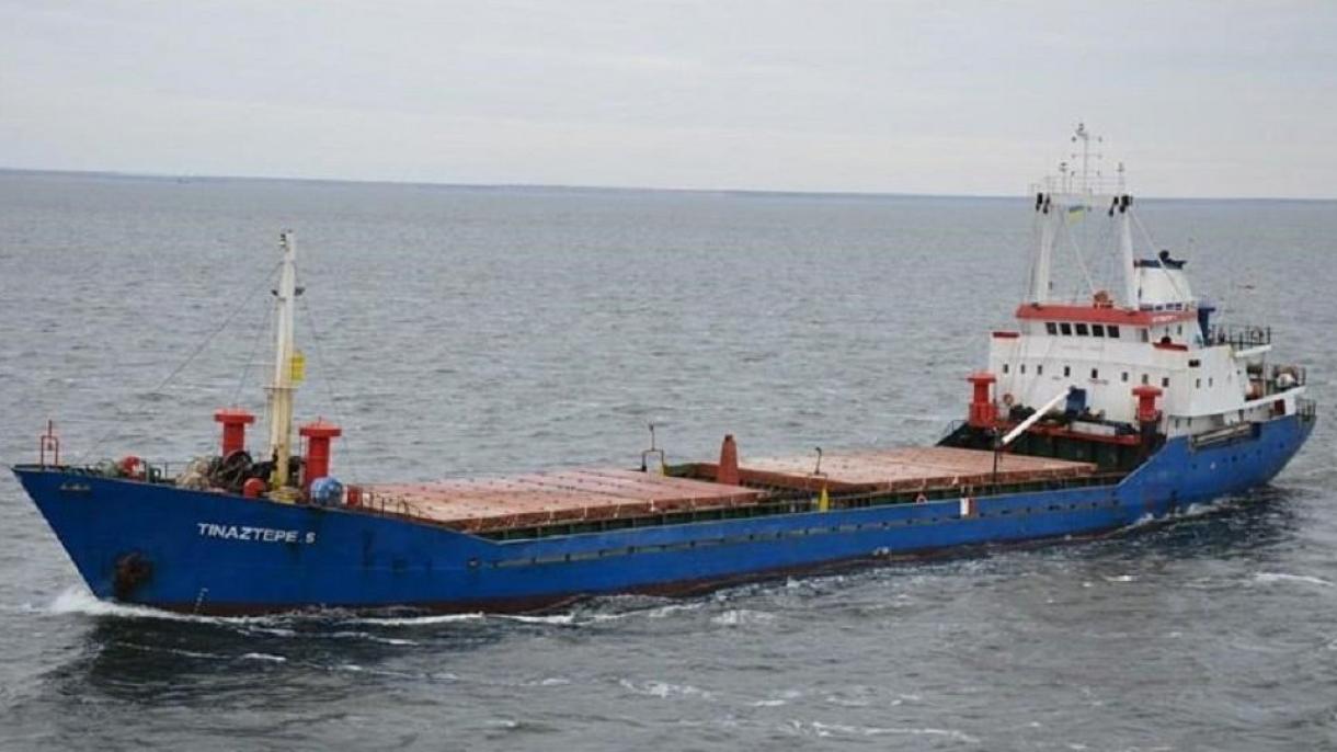 Navio de carga afunda-se no Mar Negro depois de se partir em dois
