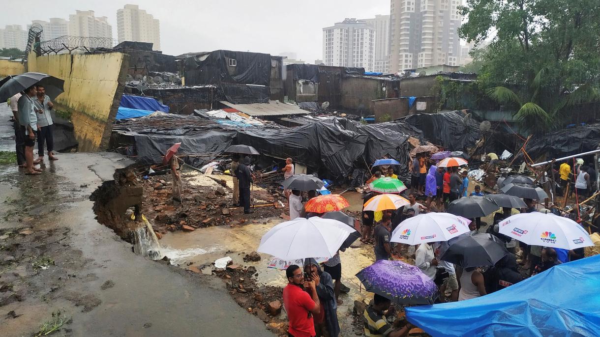 Colapso de muros en Mumbai, India, deja 27 muertos