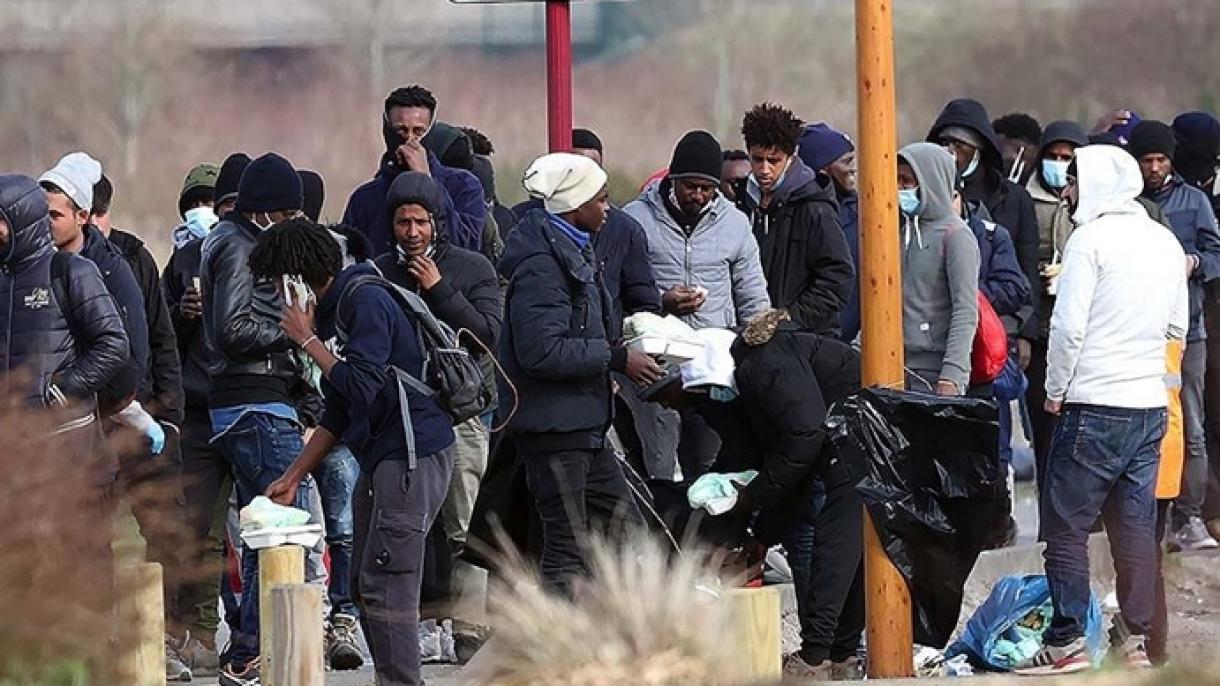 Magukra maradtak az illegális menekültek Calais-ban