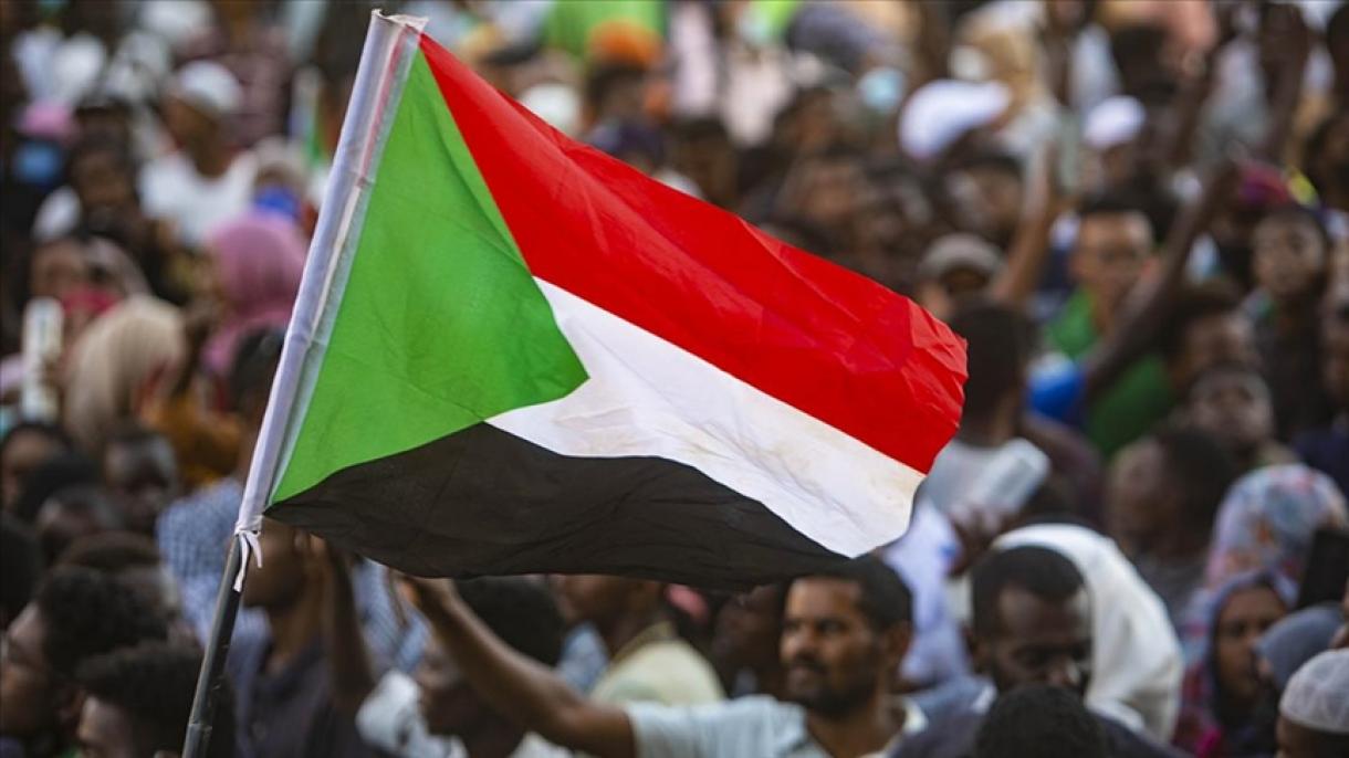 Суданда әскери билік протест етілді