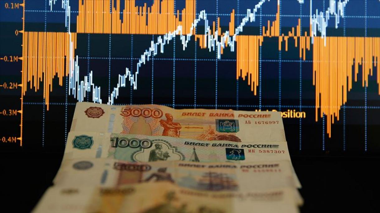 Continúa el desplome del rublo tras la caída del precio del petróleo desatado por COVID-19