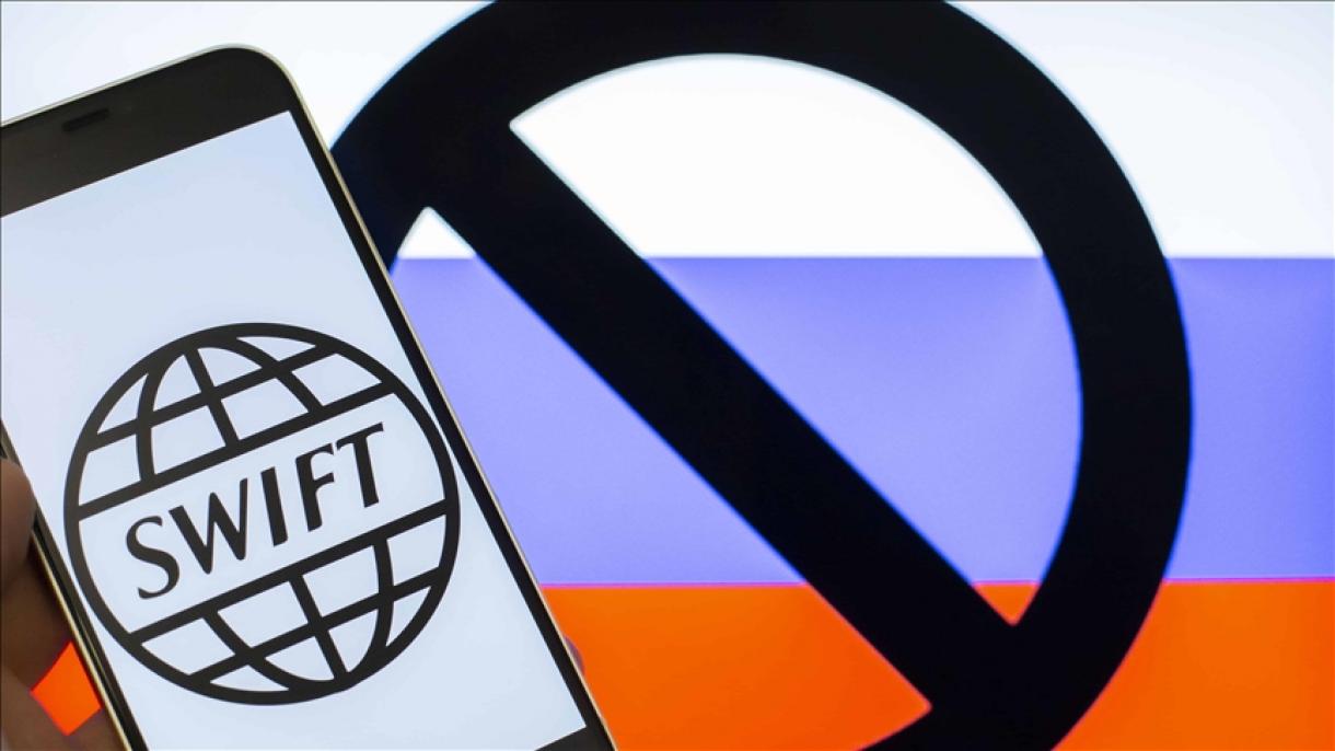 Rusia e Irán buscan alternativas tras ser expulsados del sistema de comunicaciones financieras SWIFT