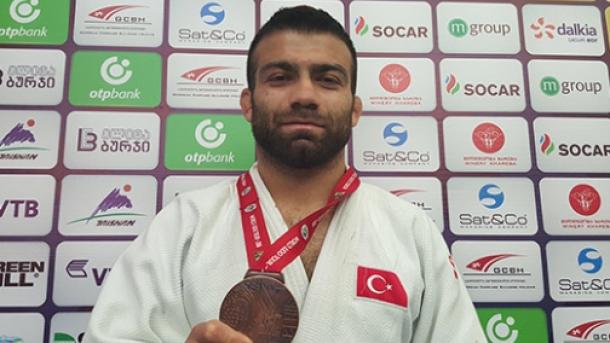 Miliy Sportchi Sinan Sandal 66 kilo vaznda brzona medal qozondi