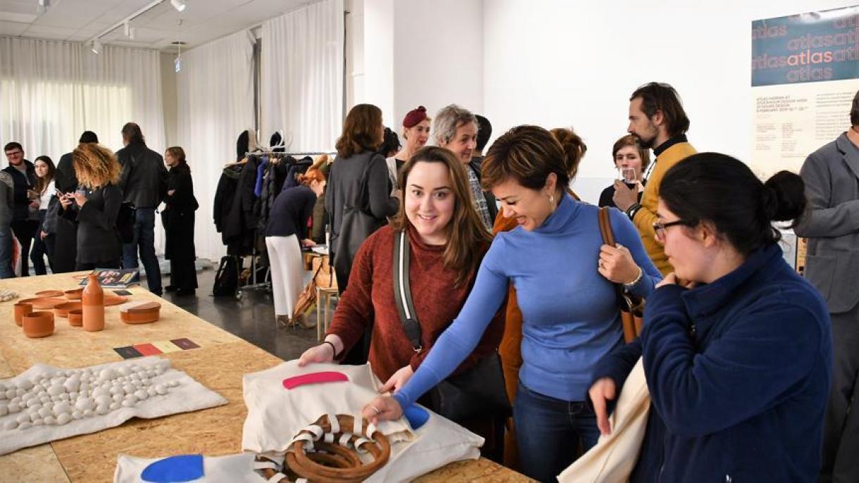 トルコ人女性とシリア難民女性のデザイン コレクションがスウェーデンで展示 トルコ人女性とシリア難民女性のデザイン コレクションがスウェーデンで展示