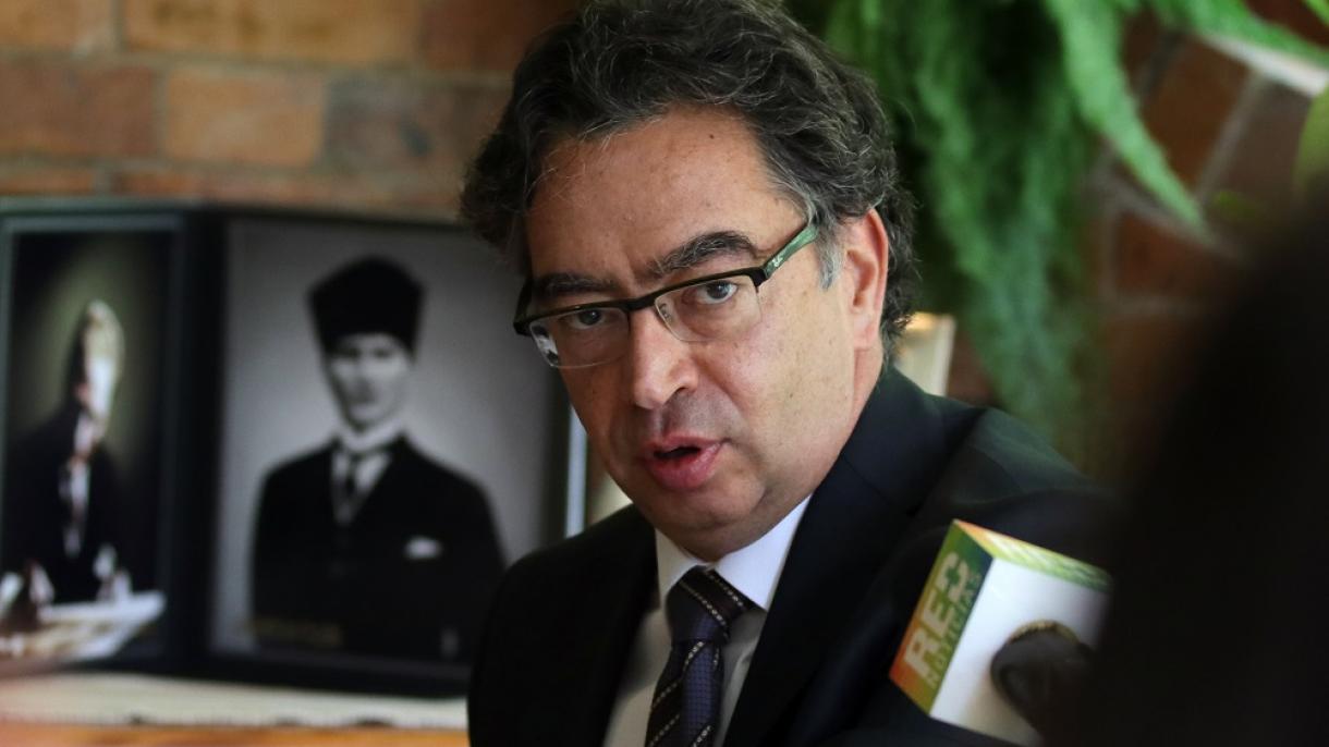 El embajador turco en Colombia condecorado con la Orden de San Carlos