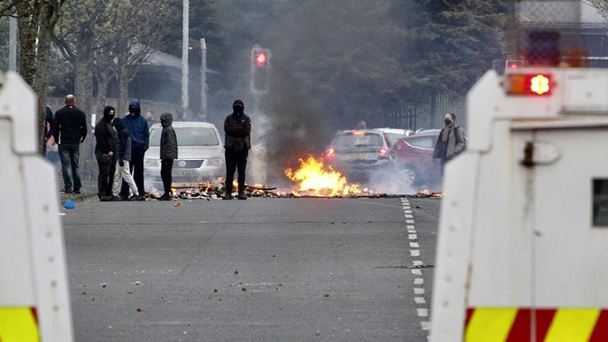Şimali İrlandiyanın paytaxtı Belfastda şiddət hərəkətləri yenidən başladı