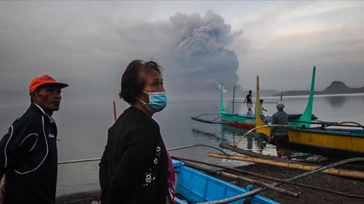 Вулканът Таал във Филипините отново се активизира...