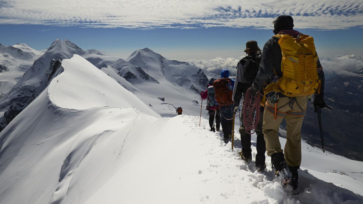 Egy hegymászó halt meg a svájci Alpokban