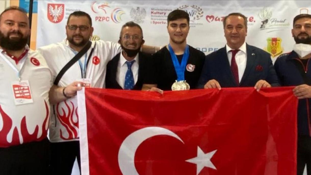 土耳其举重健儿在欧洲锦标赛中赢得7枚奖牌