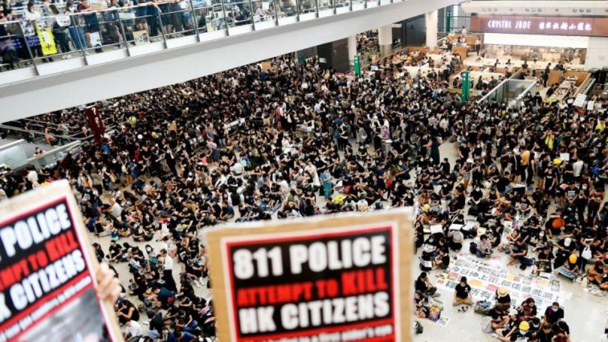 Hong Kong: cancellati i voli anche oggi