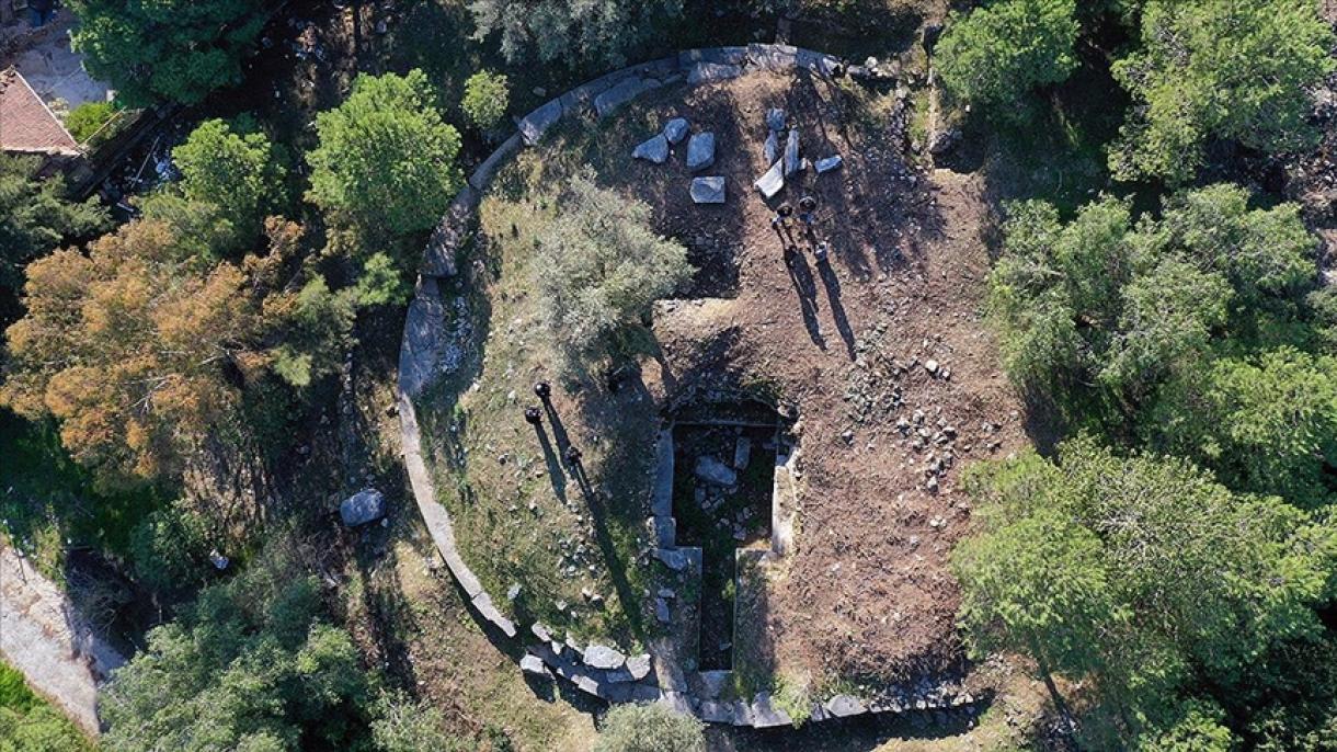 Descubren un túmulo de 2.350 años de antigüedad durante en las excavaciones en Kuşadası, Aydın