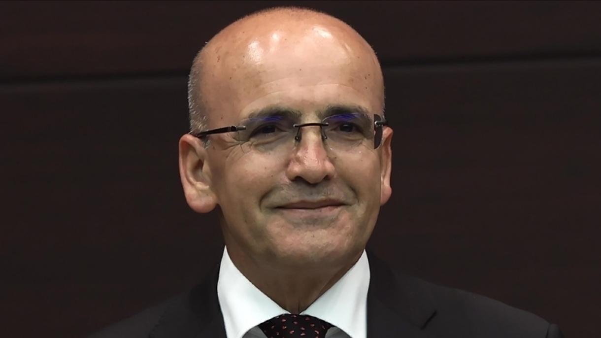 Mehmet Şimşek inflýasiýadaky peselişiň dowam etjekdigini aýtdy