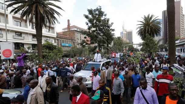 肯尼亚人民抗议选举委员会亲政府