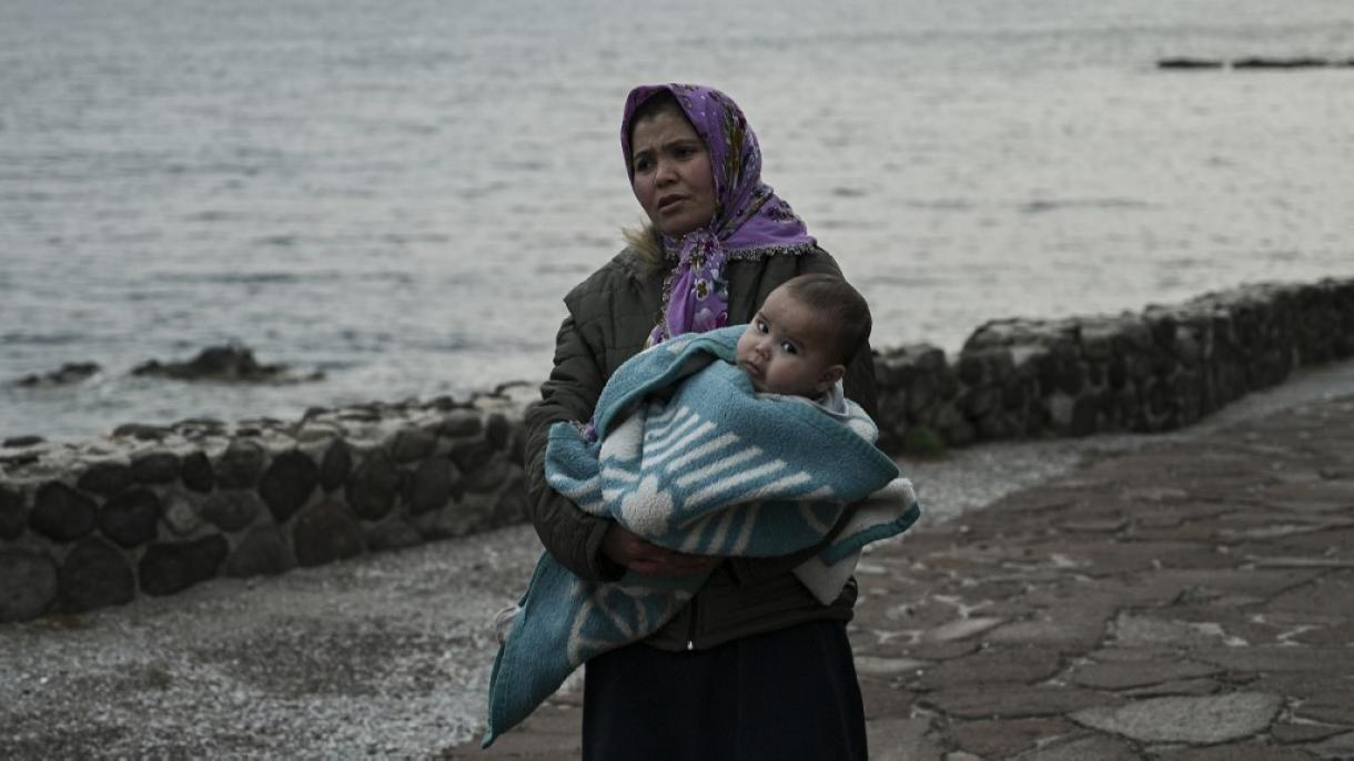 Guarda costeira turca resgata migrantes irregulares no mar Egeu