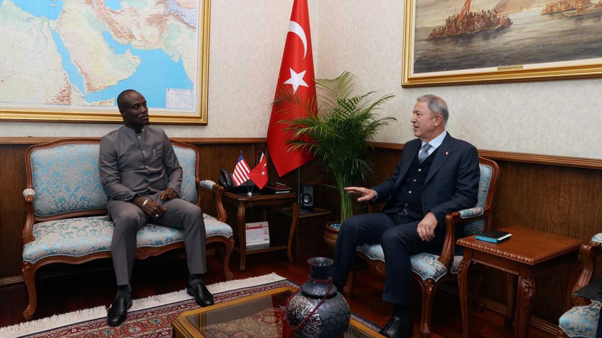 土利两国国防部长在安卡拉会晤